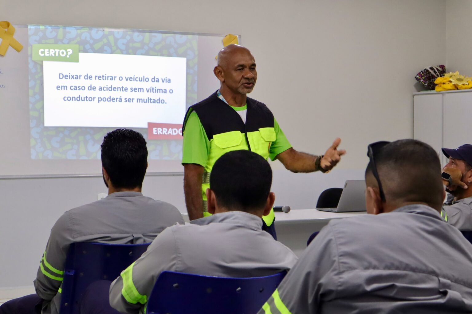 Prefeitura de Manaus leva conscientização e direção defensiva à motoristas da Tumpex