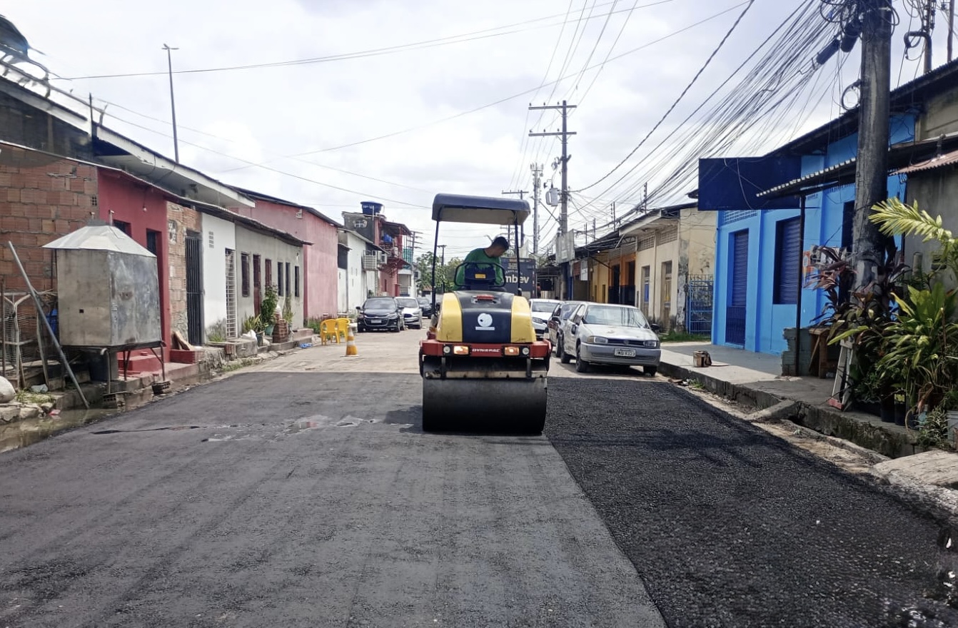 Prefeitura de Manaus realiza recuperação asfáltica de via no bairro Cidade Nova