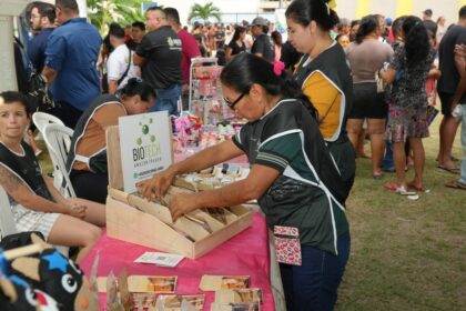 Feira de Economia Criativa movimenta comunidade durante a 23ª edição do Programa Governo Presente na zona leste