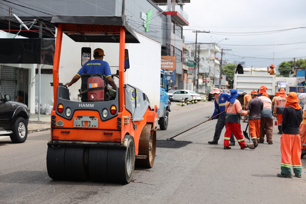 Prefeitura leva asfalto a Duque de Caxias devolvendo fluidez ao trânsito e segurança para pedestres