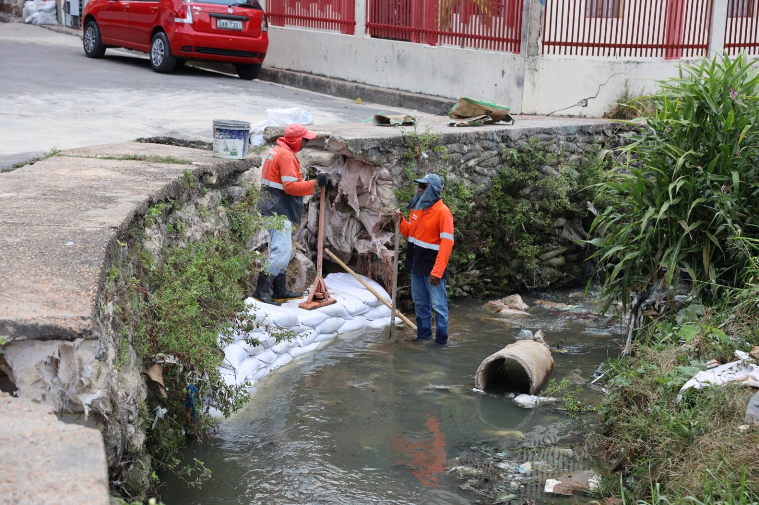 Prefeitura de Manaus executa obra de contenção e devolve segurança a famílias do Armando Mendes