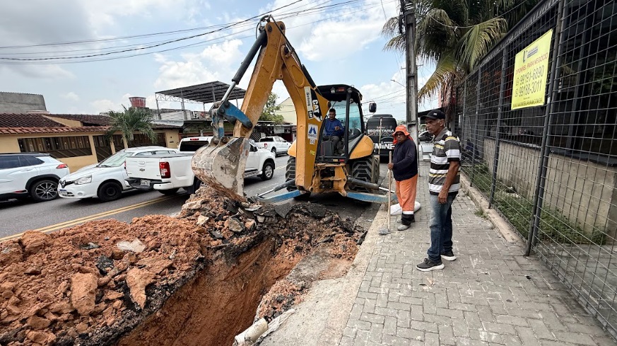Prefeitura de Manaus recupera drenagem na avenida Professor Nilton Lins e remove ligações clandestinas