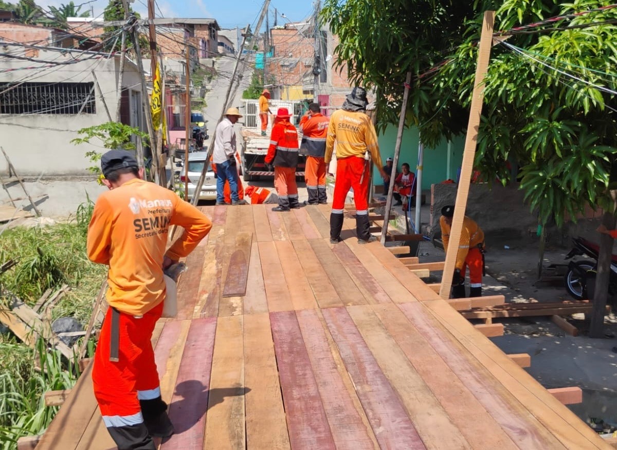 Prefeitura de Manaus entrega ponte mista na comunidade Alfredo Nascimento na zona Norte