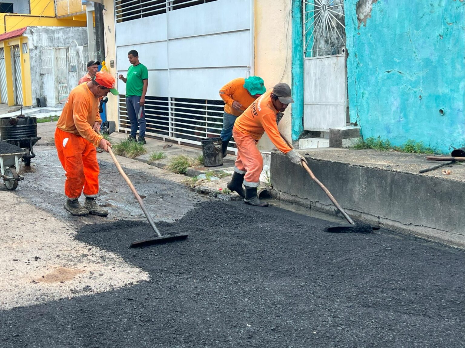 Prefeitura de Manaus contempla moradores do bairro Petrópolis com recuperação asfáltica