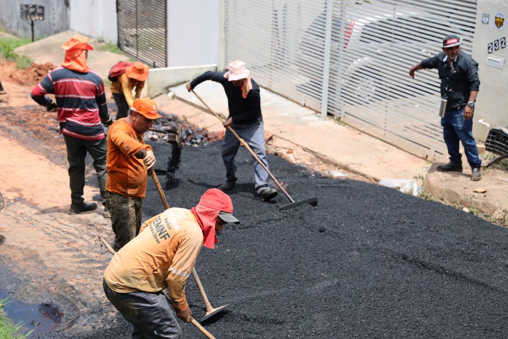 Prefeitura de Manaus realiza manutenção viária no bairro Novo Aleixo
