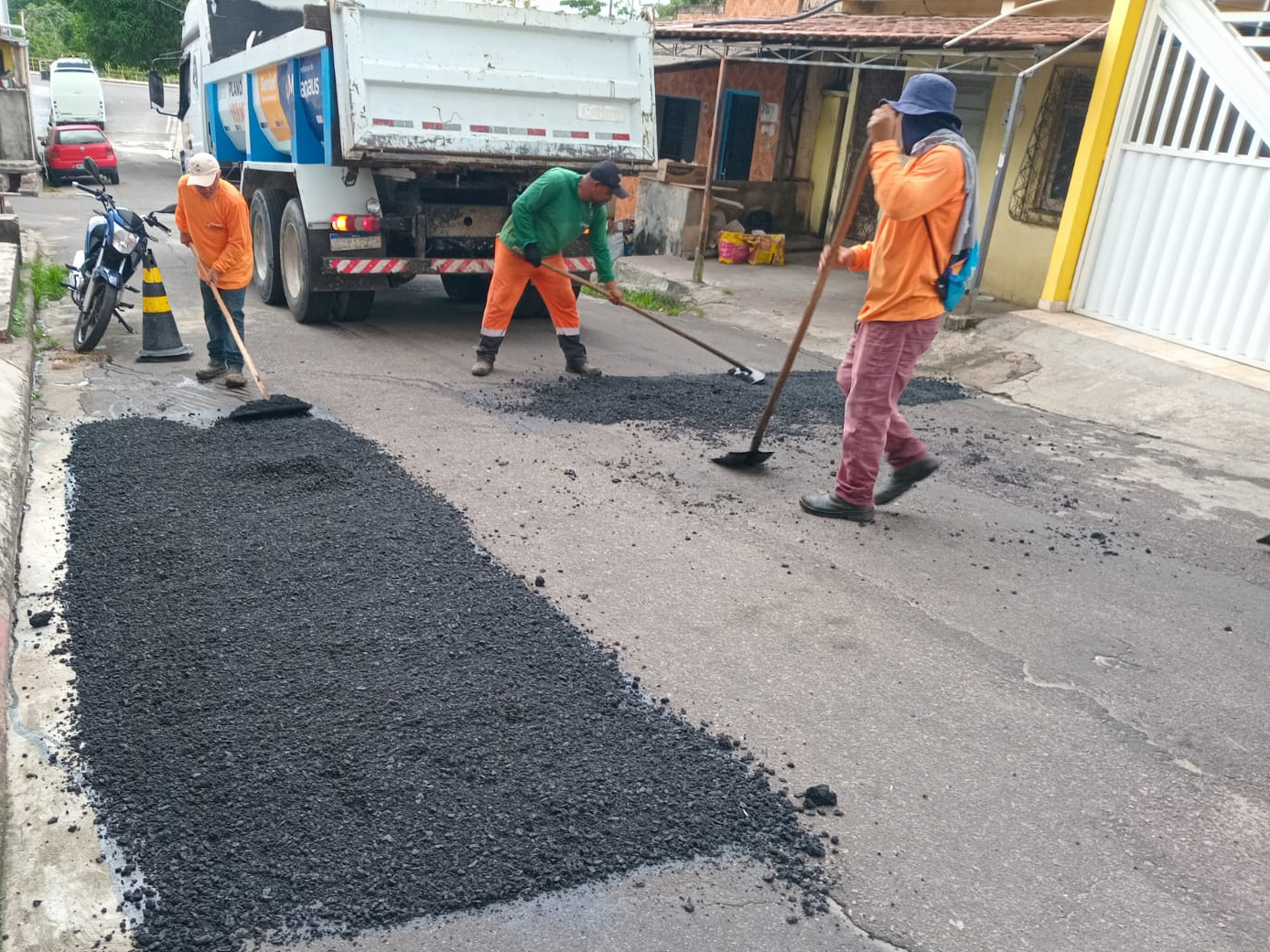 Prefeitura de Manaus recupera rua Oswaldo Cruz e garante mais segurança no trânsito no bairro Glória