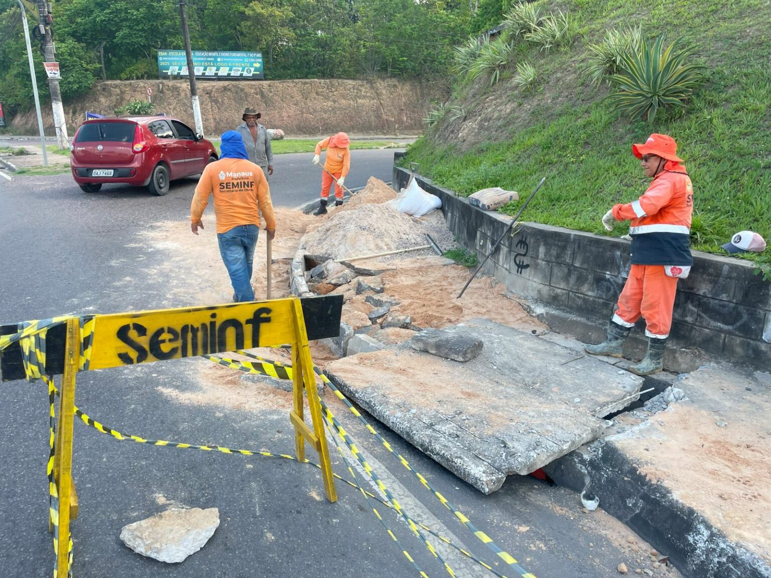 Prefeitura de Manaus recupera sistema de drenagem na avenida Torquato Tapajós