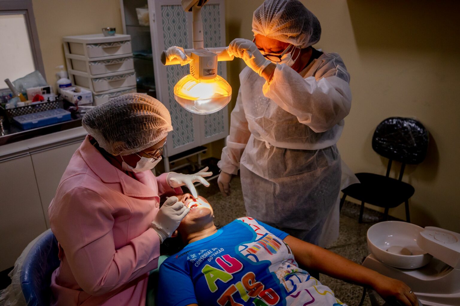 Usuários com TEA recebem atendimento em odontologia nas unidades de saúde da prefeitura