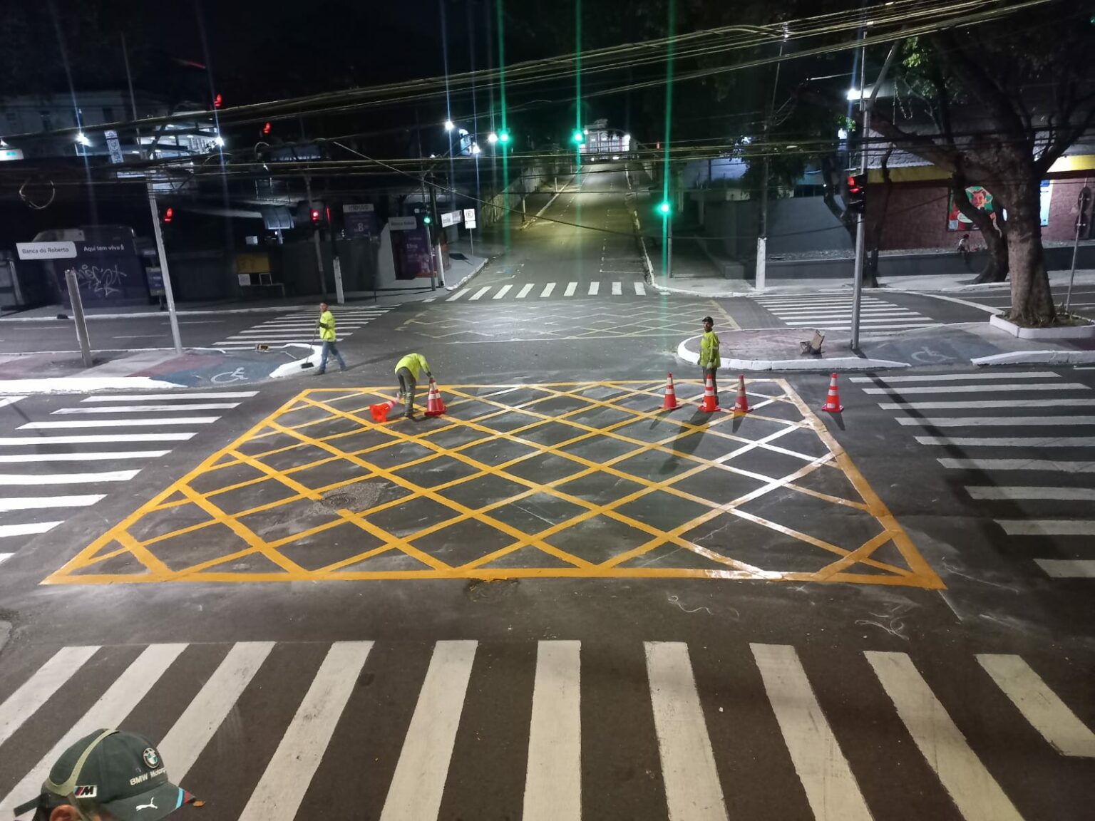 Prefeitura revitaliza sinalização no centro de Manaus com 66 vias atendidas, 97 faixas de pedestres e 5,2 mil quilômetros de ciclorrota