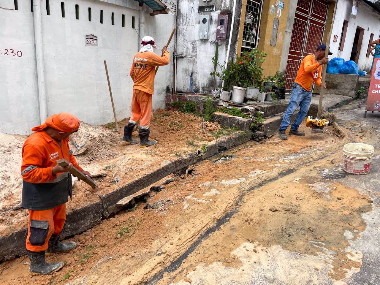 Prefeitura de Manaus executa obra emergencial e recupera rede de drenagem no bairro Compensa 2