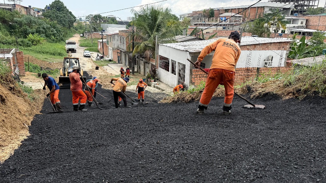 Prefeitura de Manaus leva pavimentação à rua Visconde de Caeté e transforma infraestrutura no bairro Flores