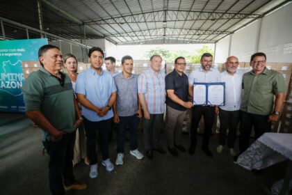 Governador Wilson Lima acompanha envio de luminárias e estado atinge a meta de 100% de cobertura do Ilumina+ Amazonas no interior