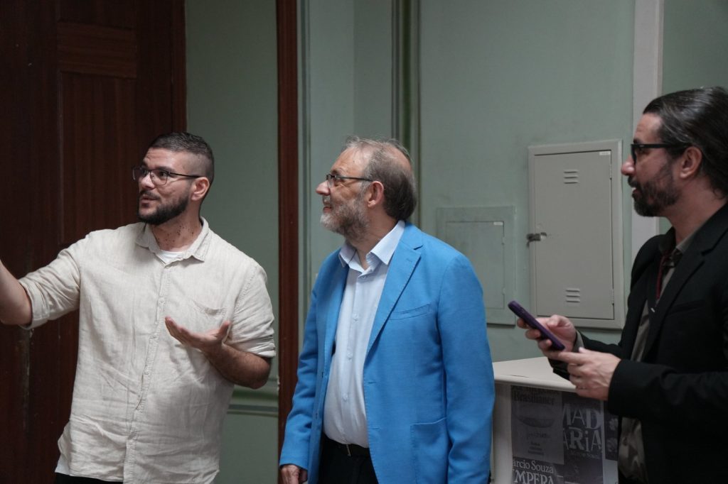 Biblioteca Pública do Amazonas recebe visita do presidente da Fundação Biblioteca Nacional