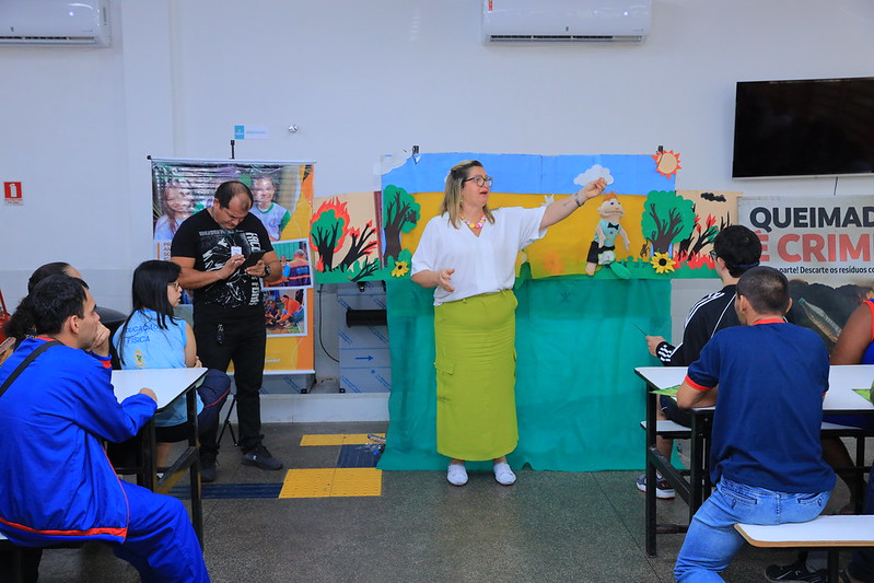 Prefeitura de Manaus promove ação de educação ambiental e combate às queimadas na escola André Vidal de Araújo