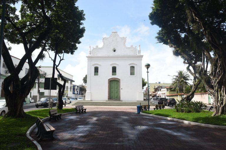 Potencial econômico do turismo religioso é tema de audiência na quarta