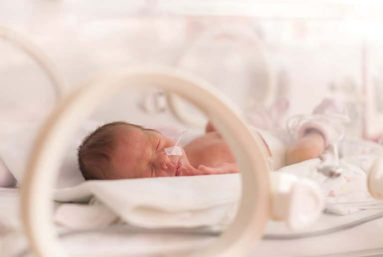 Lei estabelece ações de prevenção e cuidado para mães e bebês após parto prematuro