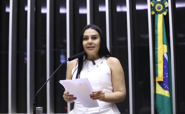 Comissão aprova destinação de parte da loteria esportiva para premiar avanços na educação