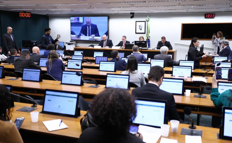 Conselho de Ética decide sobre instauração de processos nesta terça