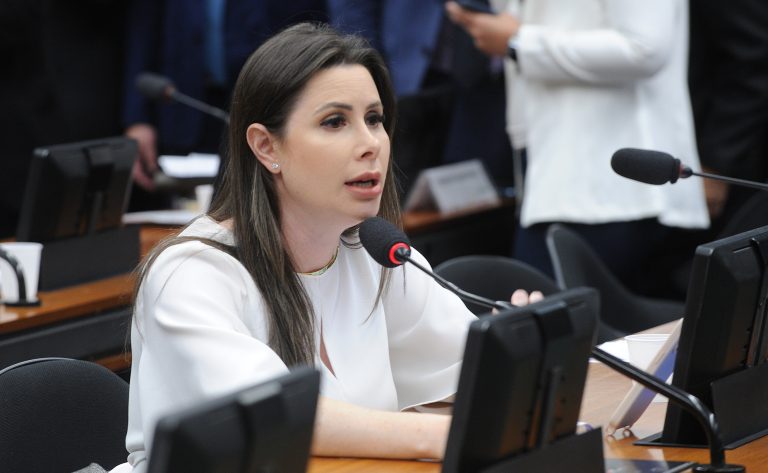 Comissão aprova transporte de armas municiadas para clubes, competição e treino
