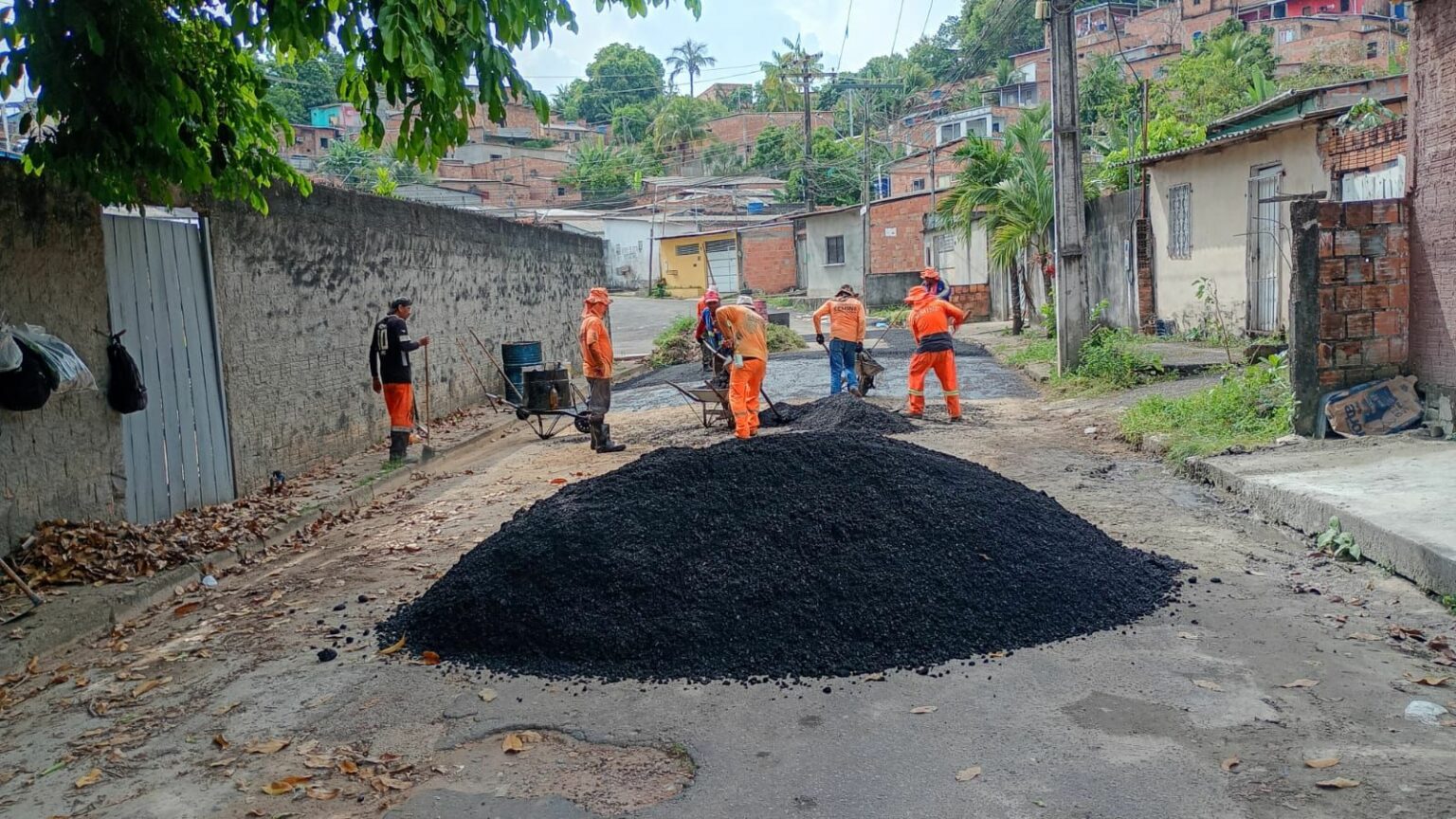 Prefeitura de Manaus trabalha em transformação de rua no bairro Jorge Teixeira