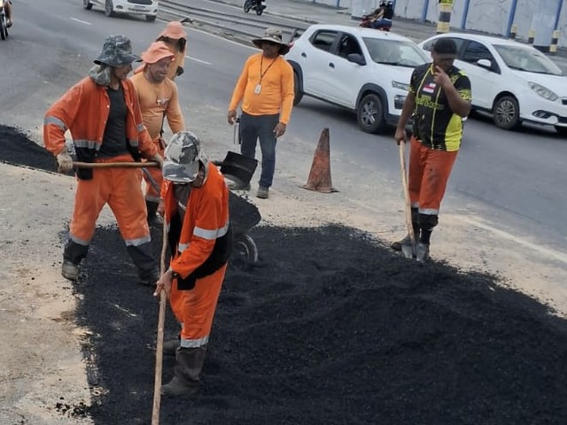 Prefeitura de Manaus intensifica obras de recuperação asfáltica na avenida Torquato Tapajós