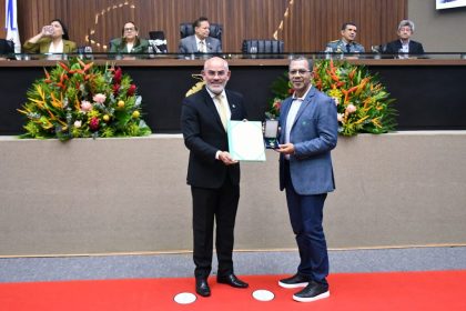 Cabo Maciel celebra Dia do Professor e saúda educadores homenageados com Medalha do Mérito Educacional na Aleam
