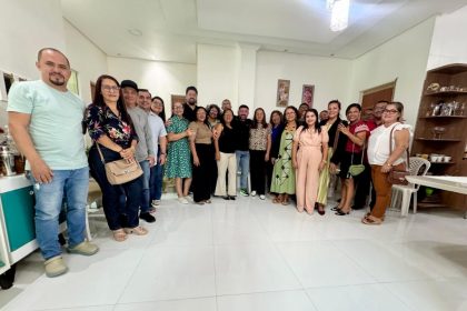 Carlinhos Bessa se reúne com gestores de Tefé para tratar de melhorias nas escolas estaduais