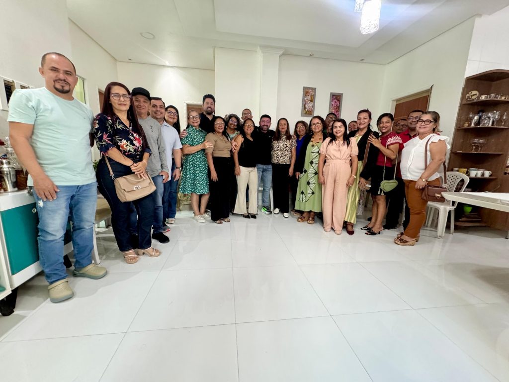 Carlinhos Bessa se reúne com gestores de Tefé para tratar de melhorias nas escolas estaduais