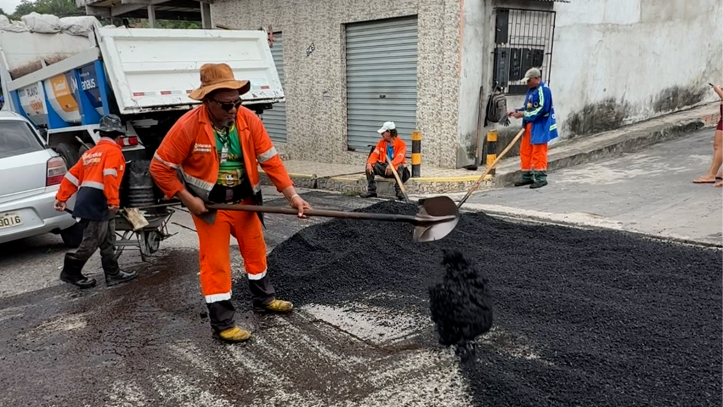 Moradores do bairro Cidade Nova celebram a chegada do novo asfalto da Prefeitura de Manaus