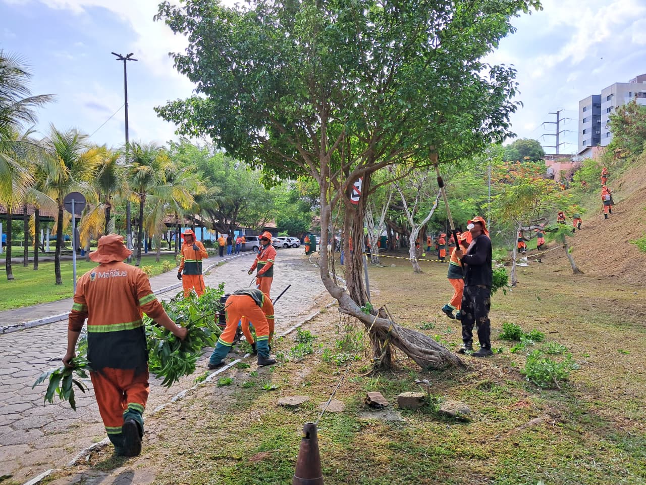 Prefeitura realiza mega ação de limpeza no Parque Municipal do Idoso