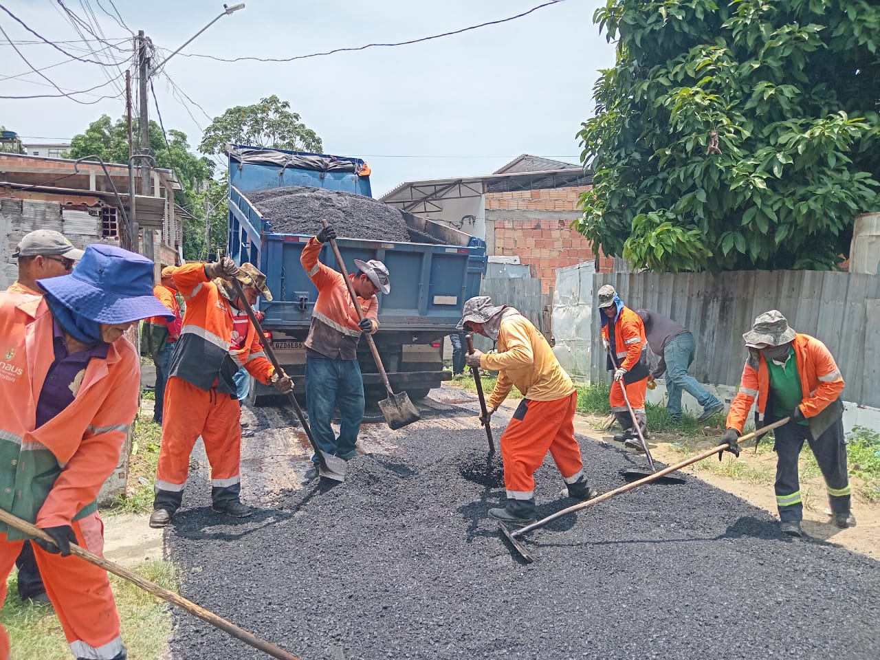 Prefeitura de Manaus leva asfalto à rua Barão de Itamaracá e transforma mobilidade no bairro Flores