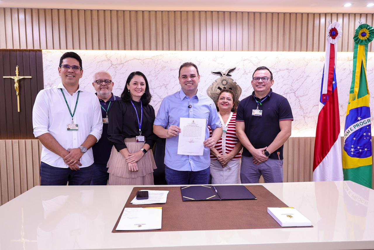 Presidente Roberto Cidade comemora número de inscritos para o concurso público da Aleam e alerta para data limite de inscrições