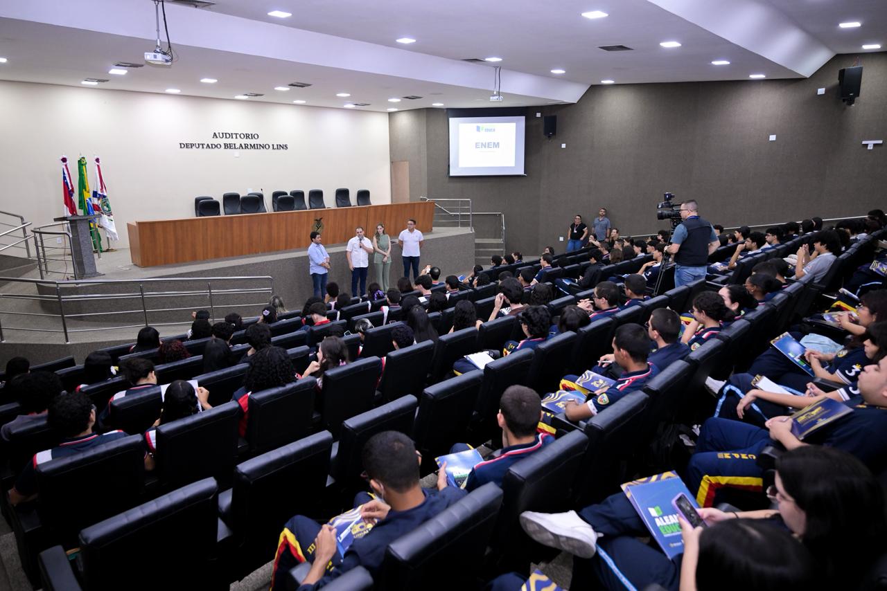 Programa ‘Aleam Educa’ realiza aula final para alunos da rede estadual que participarão do Enem