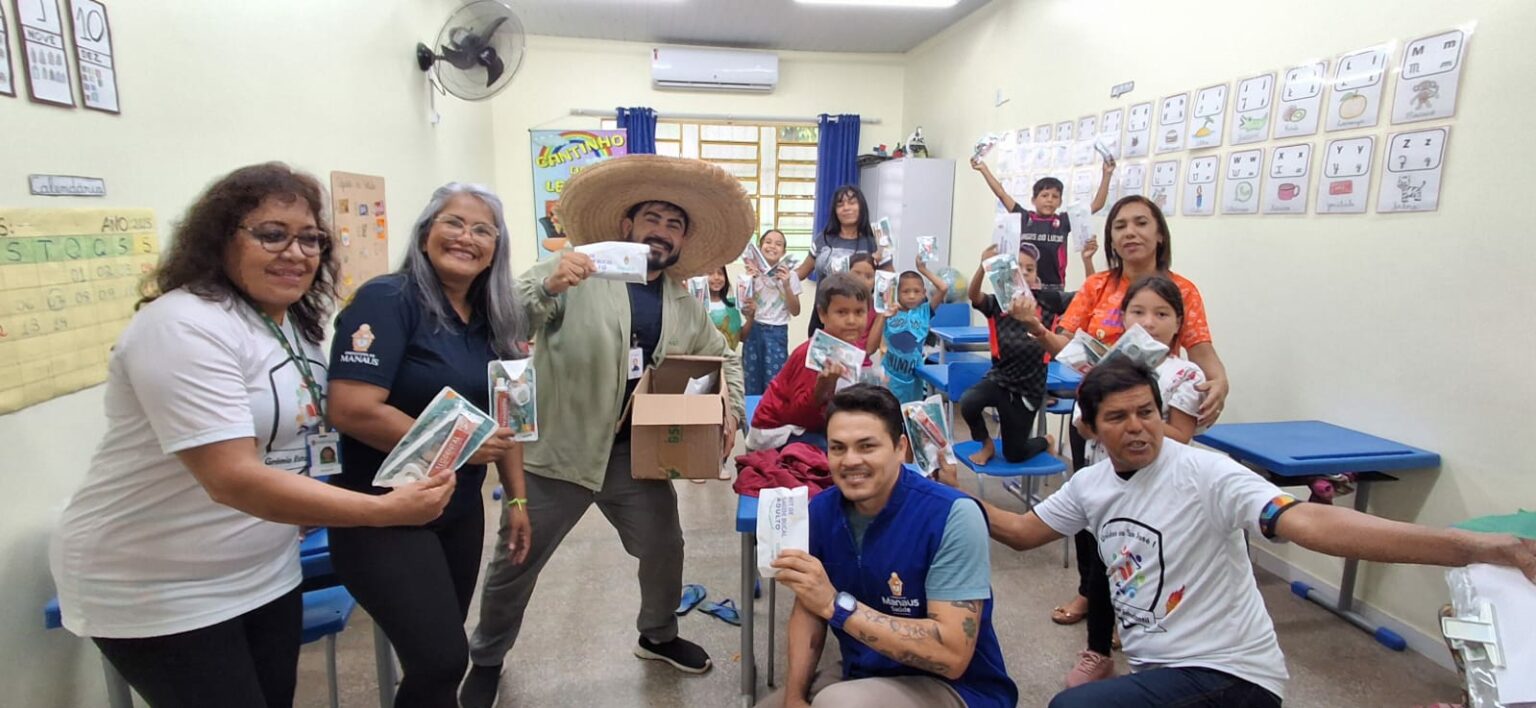 Profissionais da Prefeitura de Manaus promovem ação de saúde bucal em escola na zona rural
