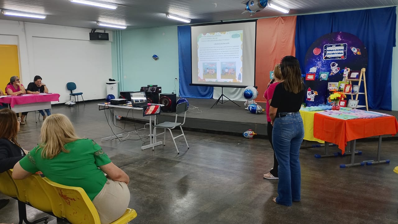 Educadores da Prefeitura de Manaus recontam histórias do cotidiano a partir do olhar das crianças em evento na zona Norte 