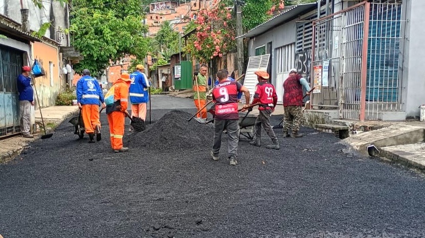 Prefeitura de Manaus revitaliza vias na comunidade Val Paraíso e garante mais segurança no trânsito da zona Leste