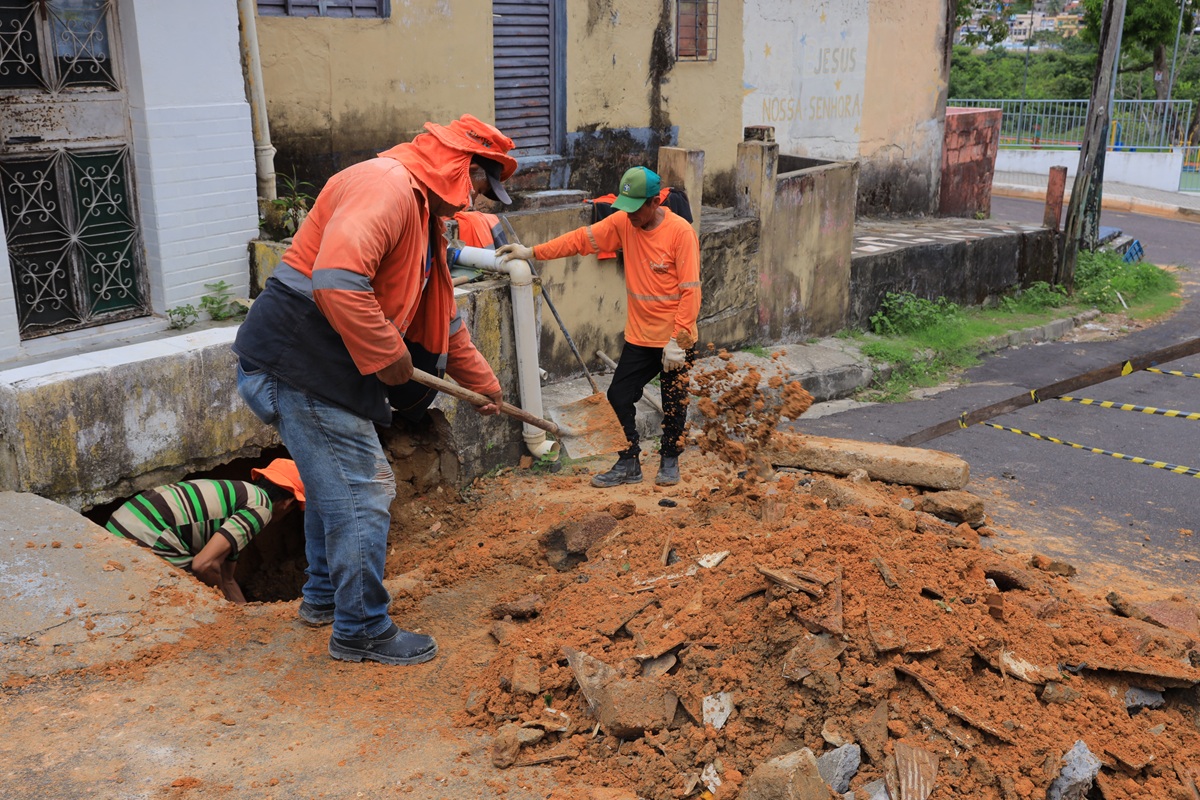 Prefeitura de Manaus trabalha na recuperação de galeria subterrânea no bairro Aparecida