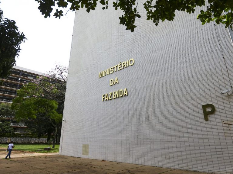 Projeto busca rever Plano Plurianual 2024-2027