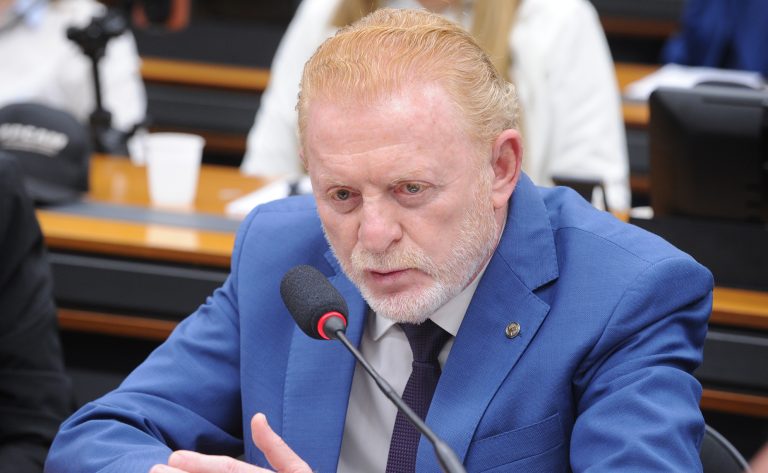 Comissão de Turismo aprova criação do Disque-Turista Comissão de Turismo aprova criação do Disque-Turista