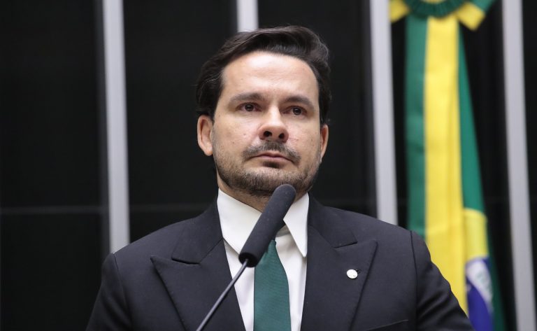 Projeto cria programa nacional para monitorar e enfrentar casos de violência contra idosos