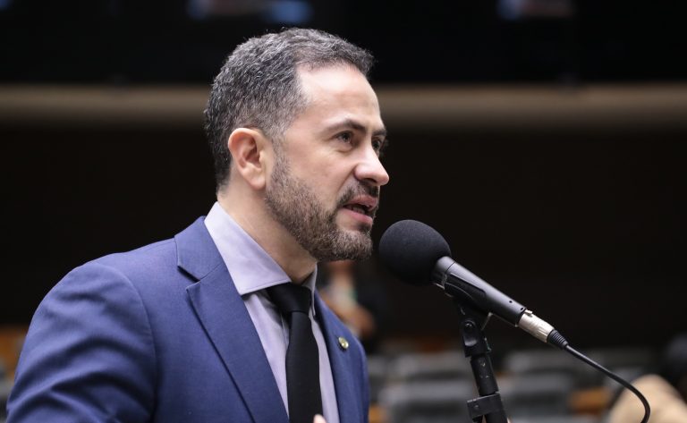 Câmara aprova reclusão de até 15 anos para quem alterar bebidas e causar morte Câmara aprova reclusão de até 15 anos para quem alterar bebidas e causar morte