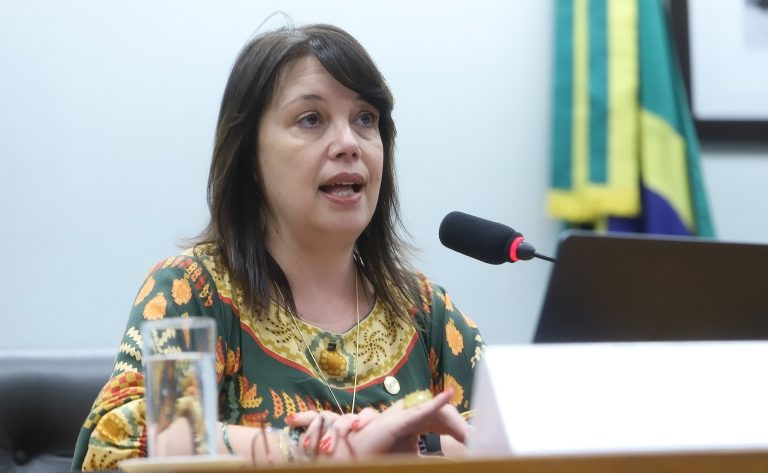 Especialistas defendem fim de perfis para crianças e adolescentes em plataformas digitais