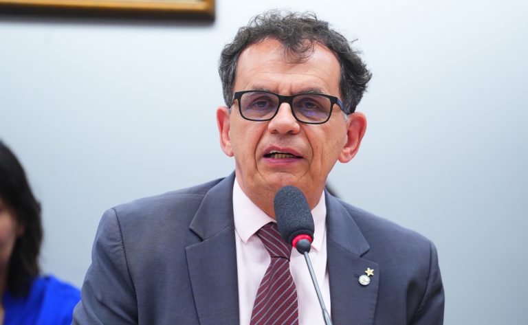 Comissão debate violência contra ativistas de direitos humanos no Brasil Comissão debate violência contra ativistas de direitos humanos no Brasil