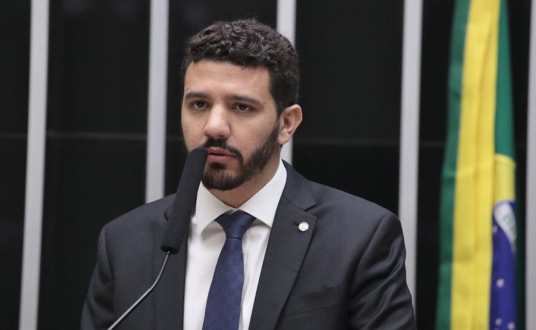 Câmara aprova despacho gratuito de bagagem de até 23 kg em voos; acompanhe Câmara aprova despacho gratuito de bagagem de até 23 kg em voos; acompanhe