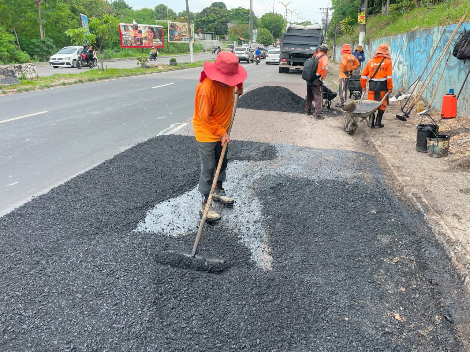 Prefeitura de Manaus leva asfalto ao bairro Coroado, na zona Leste