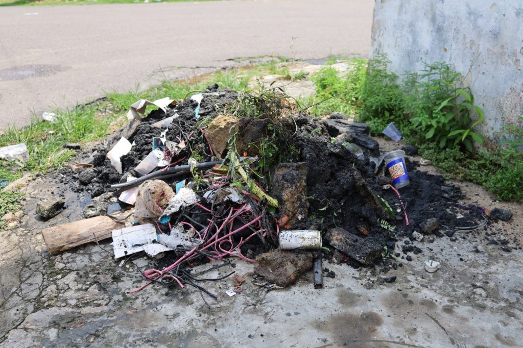 Prefeitura de Manaus realiza limpeza de caixas coletoras na Compensa para melhorar drenagem