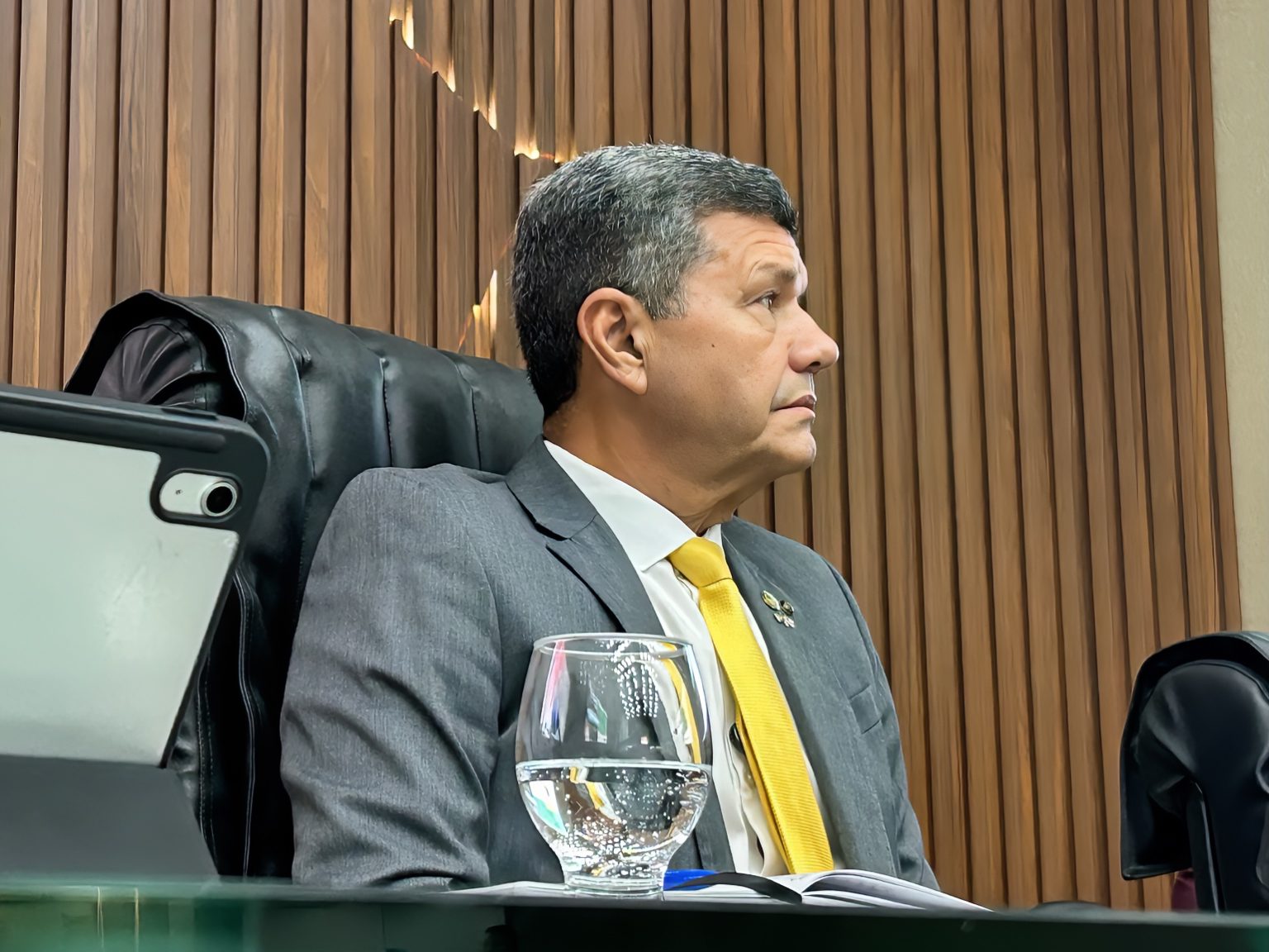 Comandante Dan apresenta convocação para que a Amazonprev compareça à Aleam