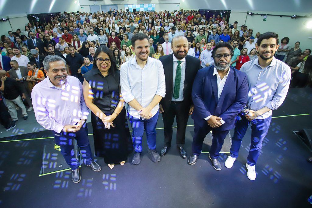 Prefeito dá posse a Arone Bentes como novo secretário da Semed Prefeito dá posse a Arone Bentes como novo secretário da Semed