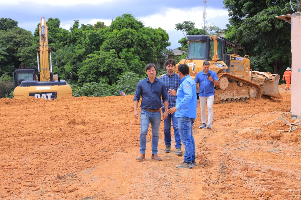 Prefeitura de Manaus intensifica obras na rua Ladário Prefeitura de Manaus intensifica obras na rua Ladário