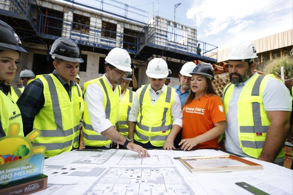 Em vistoria de obras do Residencial Compensa, governador interino Roberto Cidade destaca continuidade dos projetos habitacionais no Amazonas Em vistoria de obras do Residencial Compensa, governador interino Roberto Cidade destaca continuidade dos projetos habitacionais no Amazonas